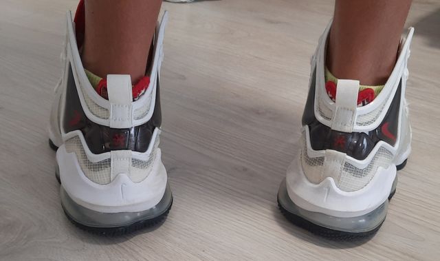 Zapatillas baloncesto lebron 19
