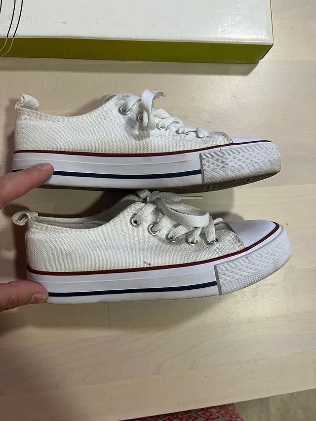 Zapatillas puntera color blanco unisex. Talla 31