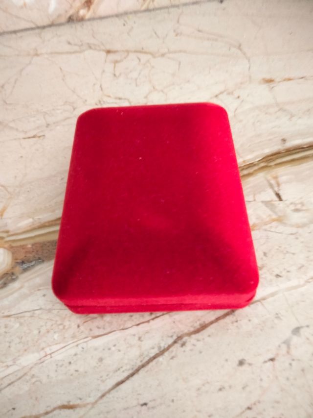 Conjunto de pendientes y colgante