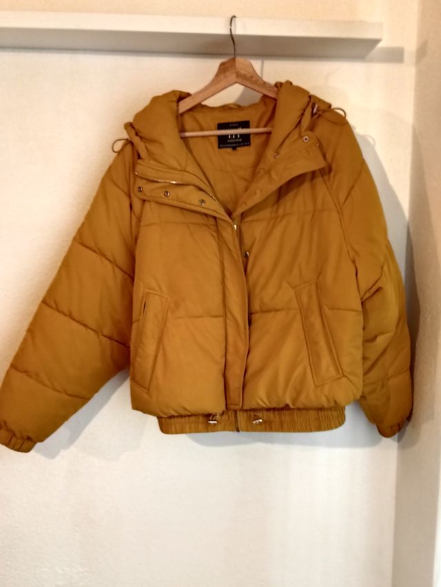 Plumifero oversize de Zara