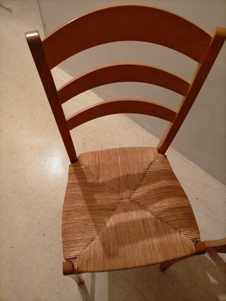 Mesa de cocina y 2 sillas