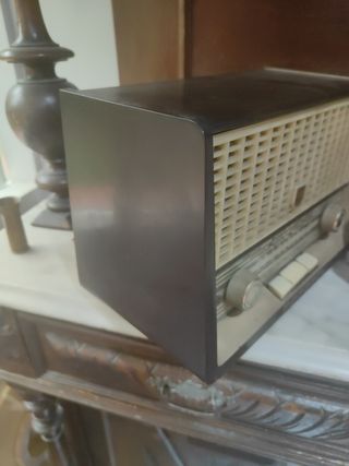 Radio antigua philips para decoración