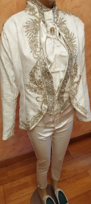 Traje de novio pedreria