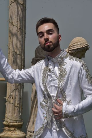 Traje de novio pedreria