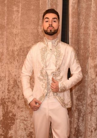 Traje de novio pedreria