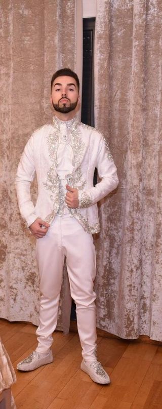 Traje de novio pedreria