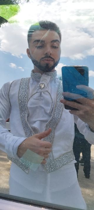 Traje de novio pedreria