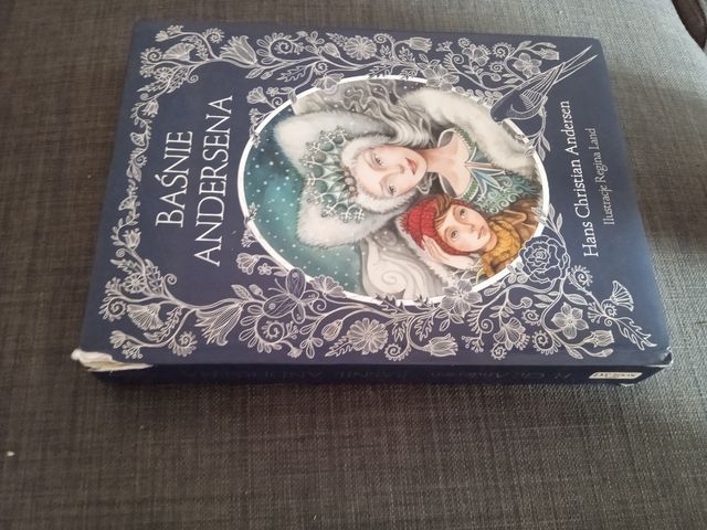 Libro en polaco. Basnie Andersena.