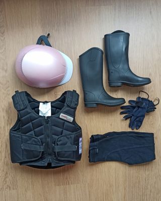 Equipo hípica niña