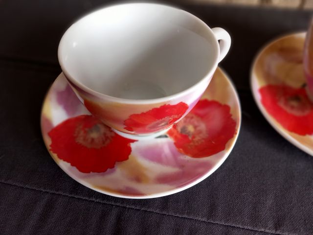 Coppia tazze cappuccino con tulipani