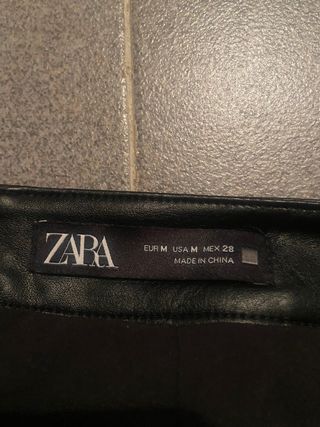Falda efecto piel Zara