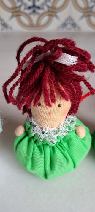 Set di vecchie bambole di pezza