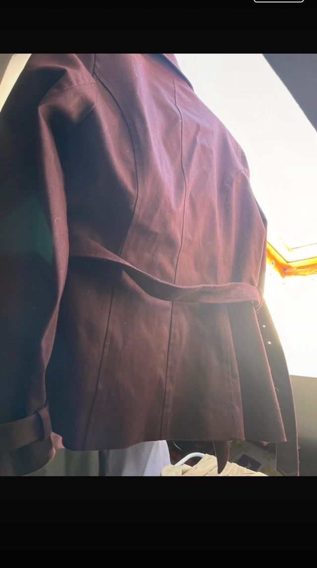 traje pantalon color vino