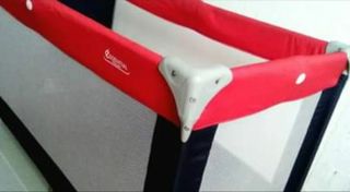 Cuna plegable de viaje.