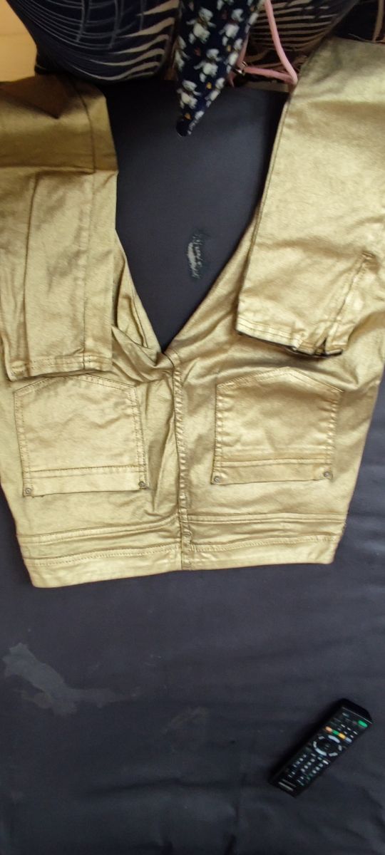 Pantalon dorado