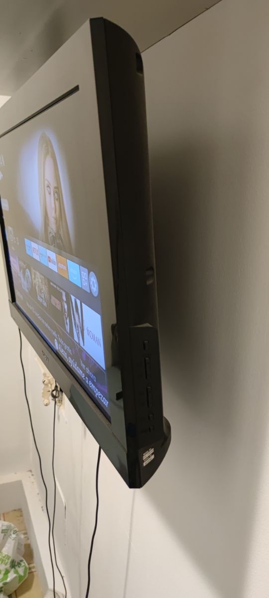 Sony Bravia 32BX400 Full HD URGE!!!