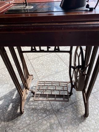 Maquina de coser antigua Alfa