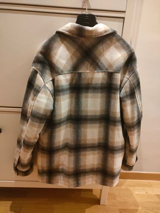 Cazadora cuadros chico Bershka 