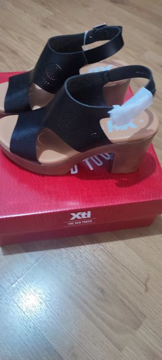 Sandalias número 38 XTI