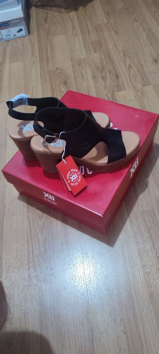 Sandalias número 38 XTI