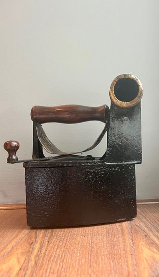 Antigua plancha de carbón