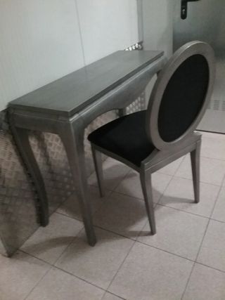 Mesa consola y silla