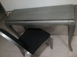 Mesa consola y silla