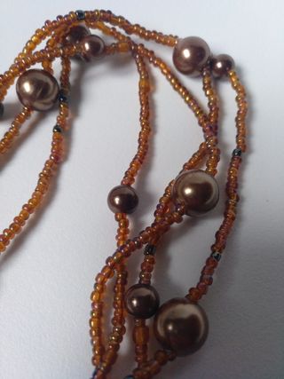 Collar largo de perlas cobre