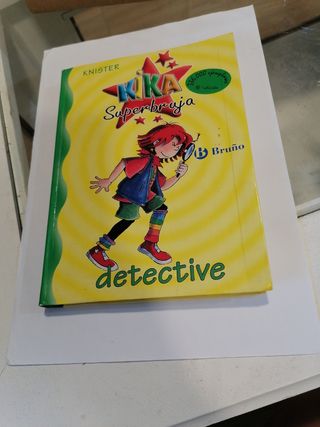 Kika Superbruja. detective. bruño