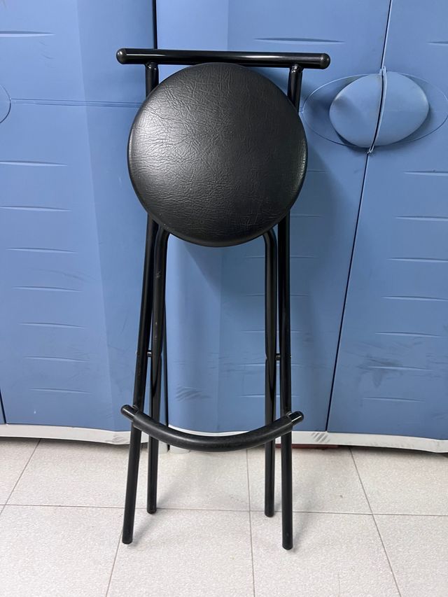 Taburete negro plegable