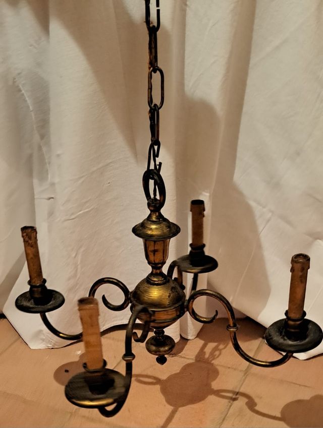 Lámpara de techo antigua