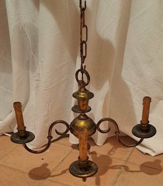 Lámpara de techo antigua