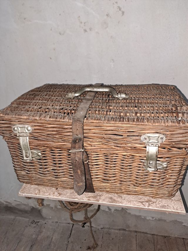 Antigua cesta picnic