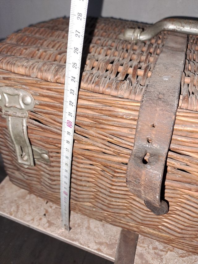 Antigua cesta picnic