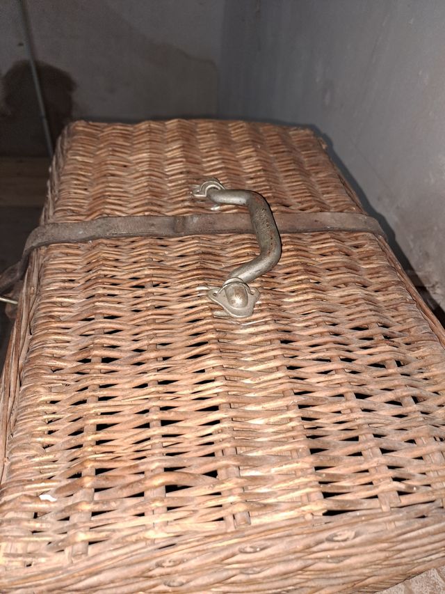 Antigua cesta picnic