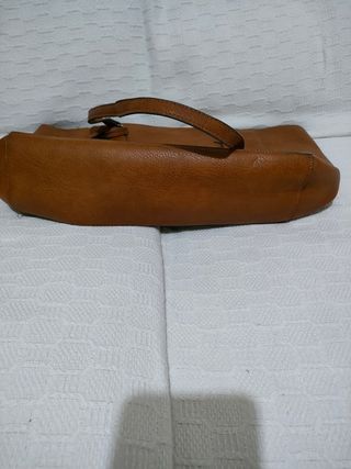 Bolso Stradivarius cuero Camel o marton