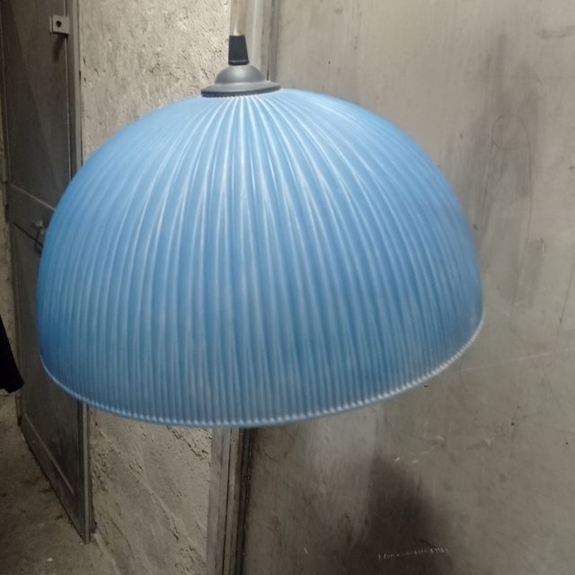 Lampadario azzurro in vetro