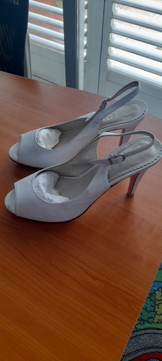 Zapatos de novia Lodi talla 38 (como nuevos)