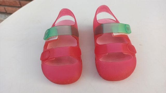 Sandalias número 24