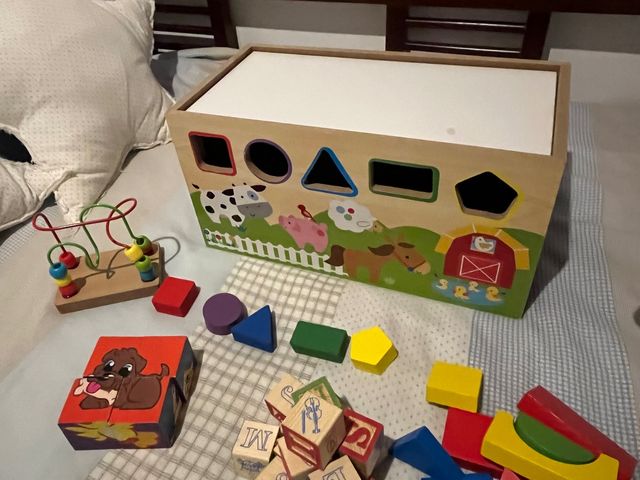 Baul de madera con actividades de Nenittos