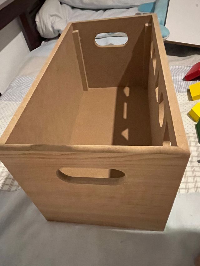 Baul de madera con actividades de Nenittos