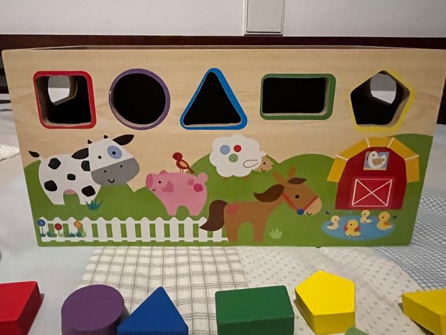 Baul de madera con actividades de Nenittos