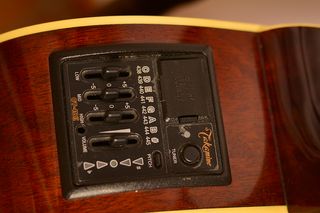 Guitarra Takamine electroacústica