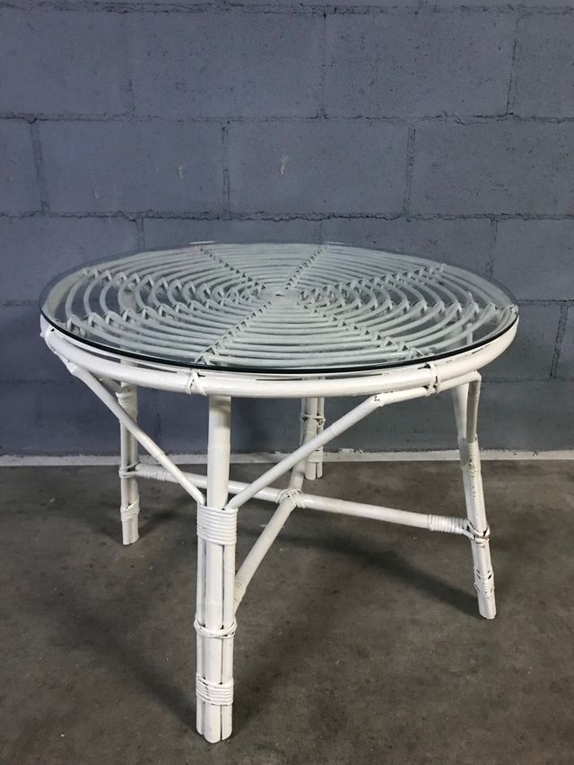 tavolo da giardino con vetro