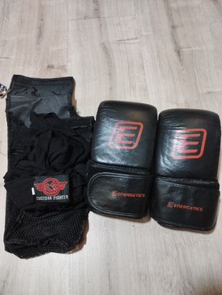 Guantes de boxeo y cintas