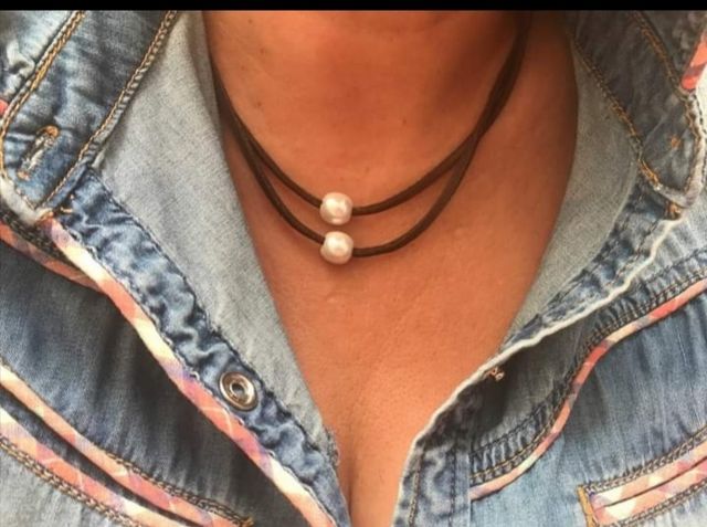 Gargantilla de cuero y perlas