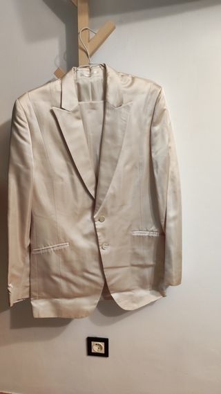 TRAJE DE NOVIO COLOR MARFIL