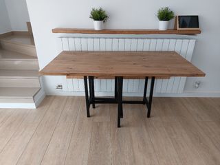 Mesa plegable estilo industrial