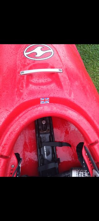 Se vende kayak de aguas bravas Wave Sport.