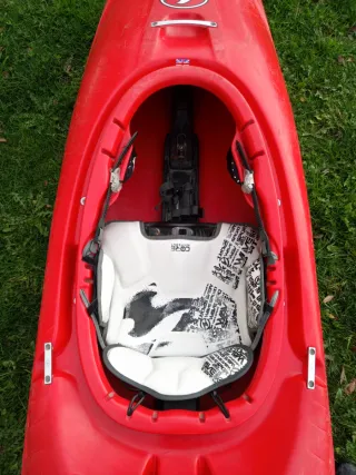 Se vende kayak de aguas bravas Wave Sport.